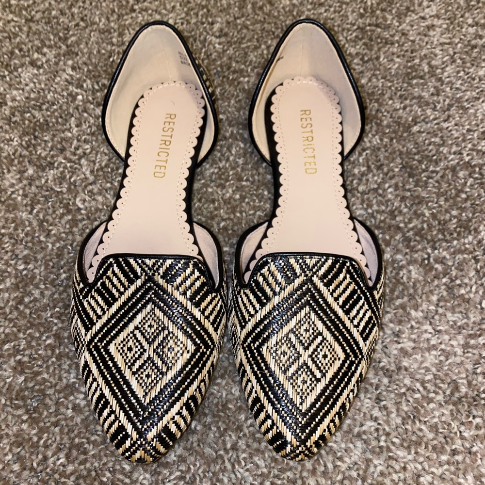 •NWOT Tribal Flats•